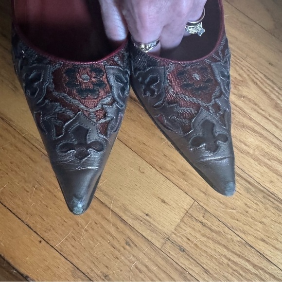 Donald Pliner Couture Black Red Suede Gray  Colored Pump Shoe  Size 8.5 Country - Picture 5 of 6